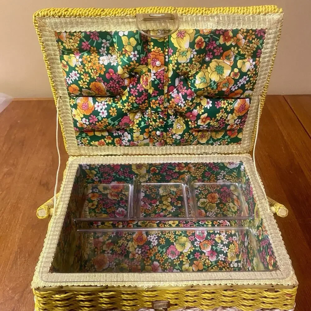 Vintage Woven Wicker Sewing Basket Box W/ Insert Flowers Fabric Japan Boho MOD. - Picture 3 of 9